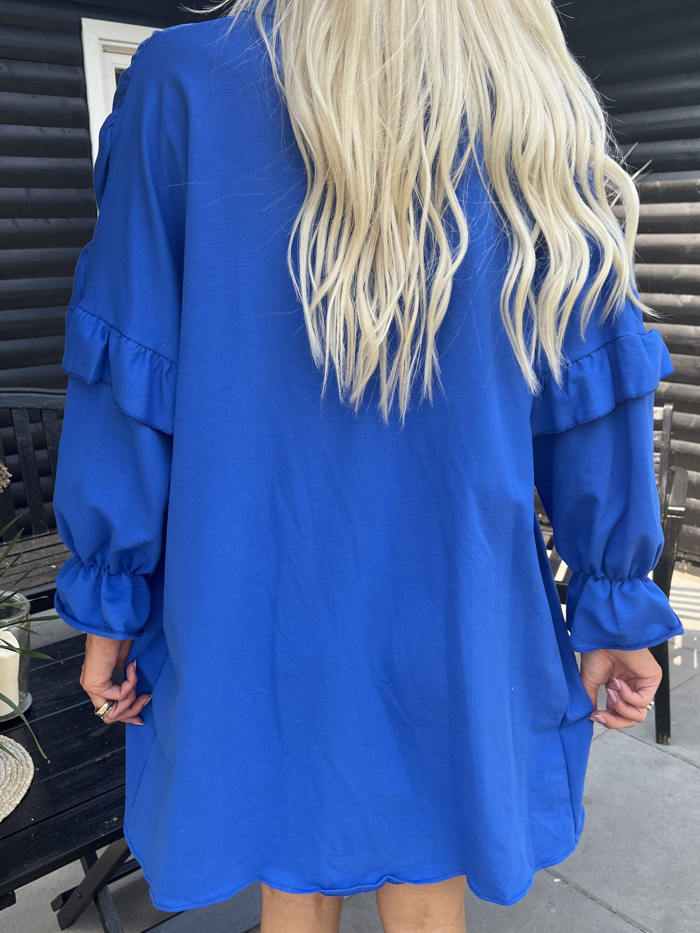 Monica Jersey - Söt joggingklänning med volanger